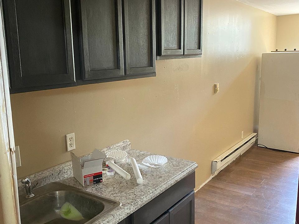 2nd image of 509 E Bradford St #A
