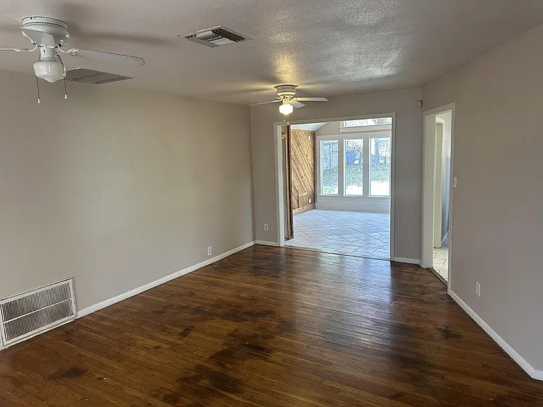 4603 Newcome Dr — Photo 2
