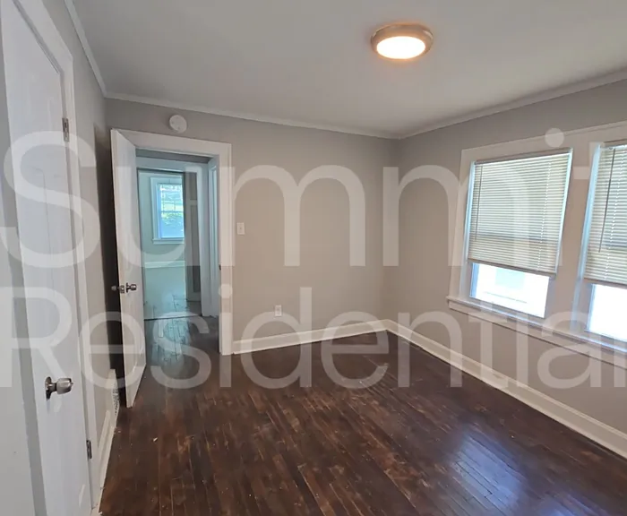 5011 E 39th Ter — Photo 11