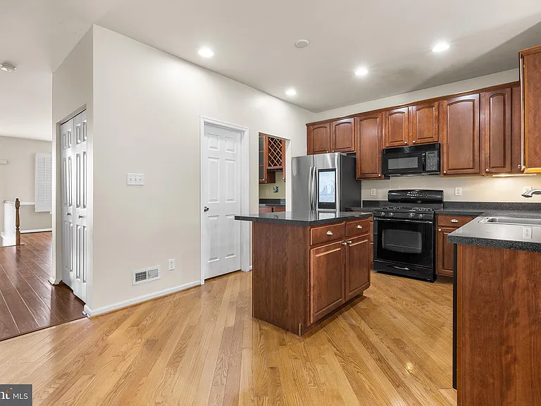 271 Yorktown Ct — Photo 7