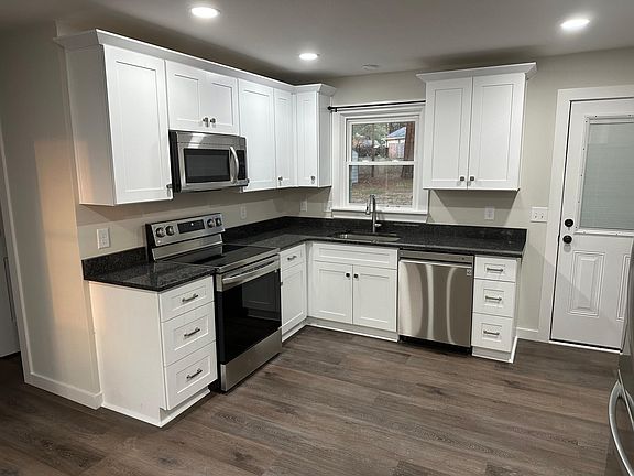New Modern Kitchen With Stainless Appliances