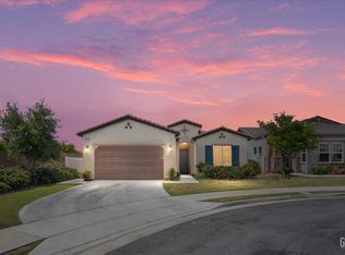 9702 Petersburg Pl, Bakersfield, CA 93306