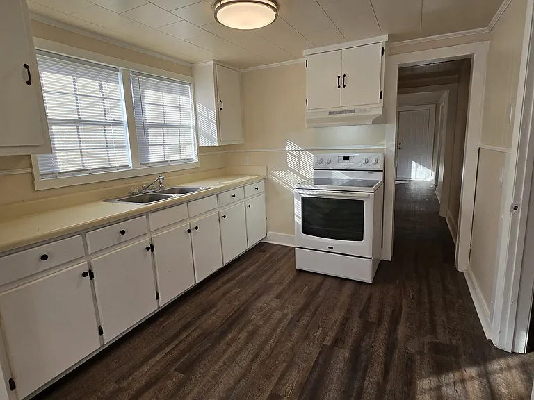 202 Mill Ave — Photo 16