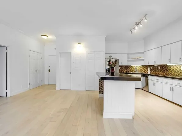 1077 River Rd #Townhouse 7, Edgewater, NJ 07020