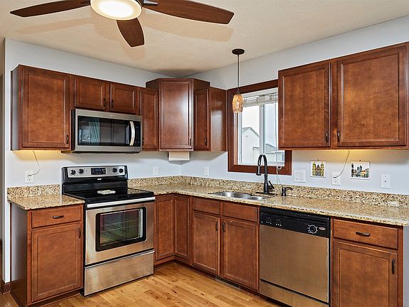 4th image of 635 SE Ashton Ct
