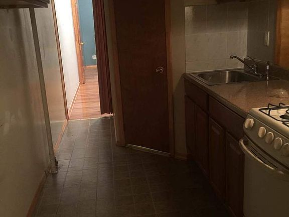 5th image of 176 Kent St APT 3R