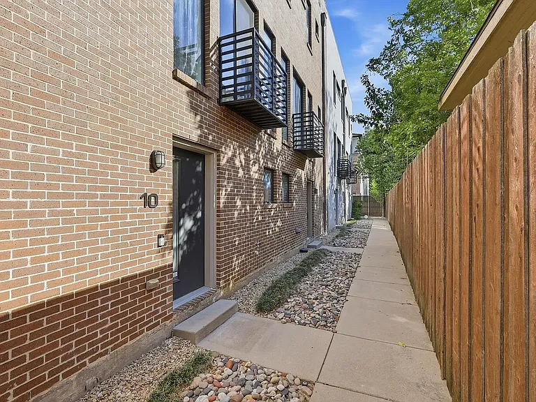 3930 Bowser Ave #10 — Photo 34