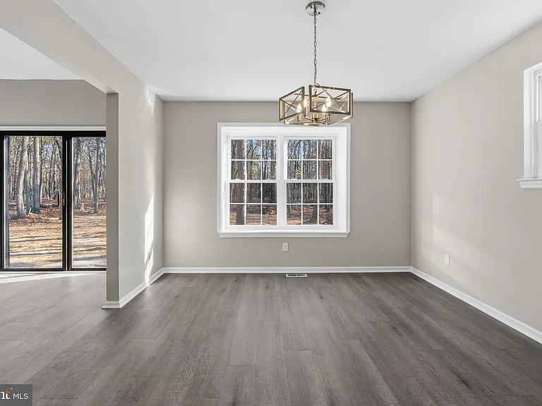 221 Oak Ln — Photo 11