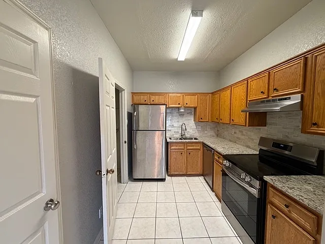 3 bed, 2.0 bath, 1204 sqft, $1,197 — Photo 3