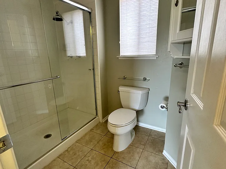 402 Country Club Dr #B — Photo 8