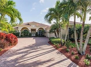 992 Glen Lake Cir, Naples, FL 34119