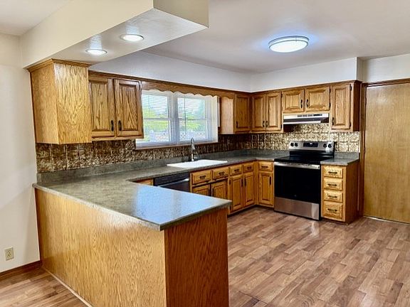 Large Kitchen W/Lots of Counter Space