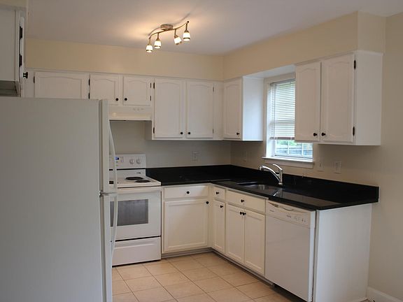 5th image of 31 Cross Laurel Ct