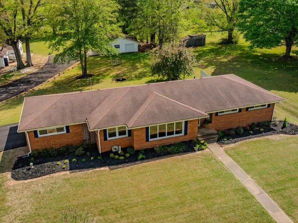 210 Lankford St, Bruceton, TN 38317