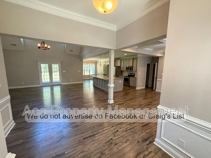 4 bed, 3.0 bath, 3198 sqft, $3,055 — Photo 2