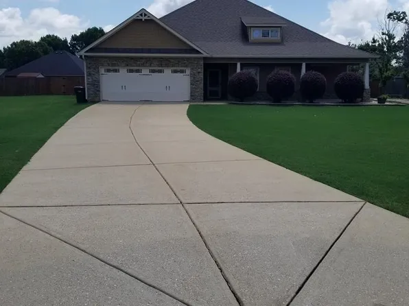 10 Talon Ct, Fort Mitchell, AL 36856