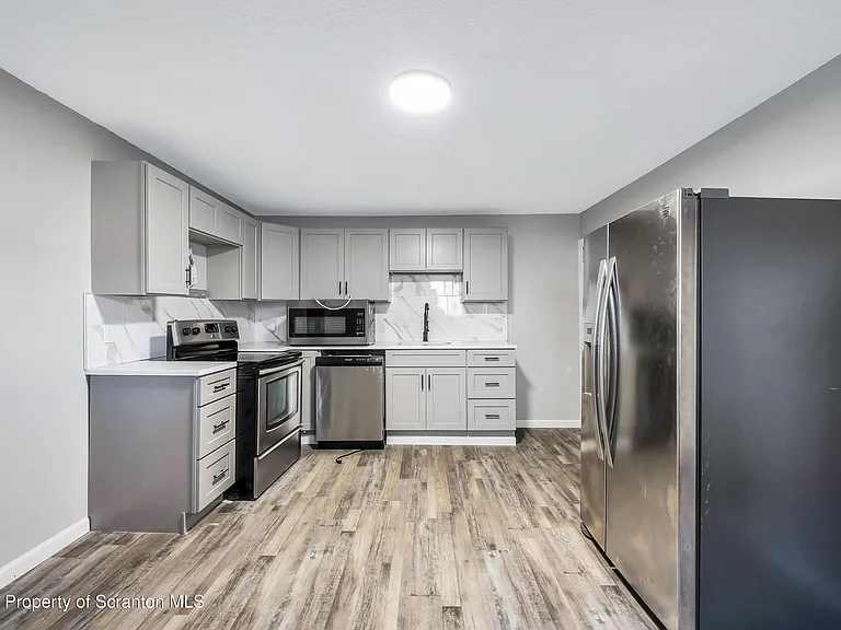 333 Oak St #1/2 — Photo 4