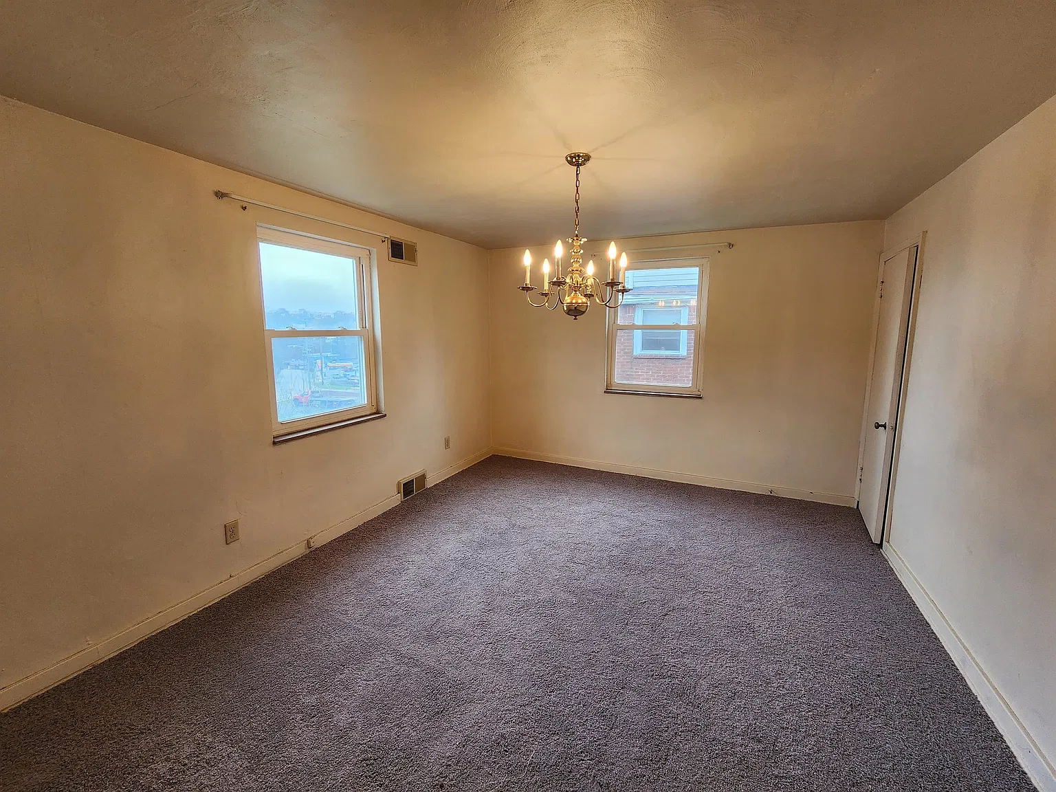 1040 Summit Street - 1 — Photo 3