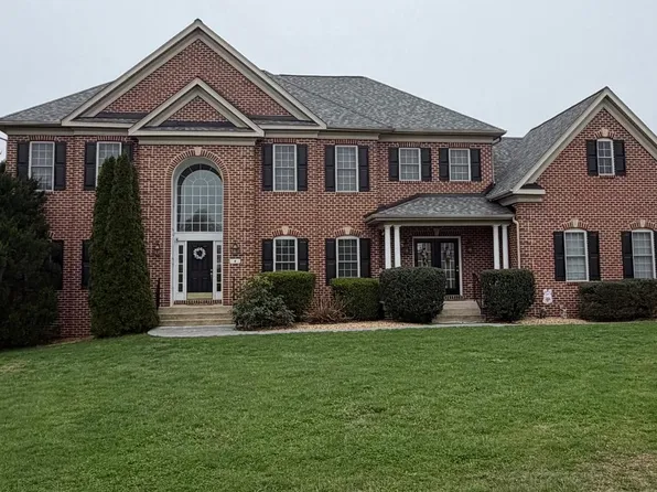 4 Jackson Pl, Middletown, VA 22645