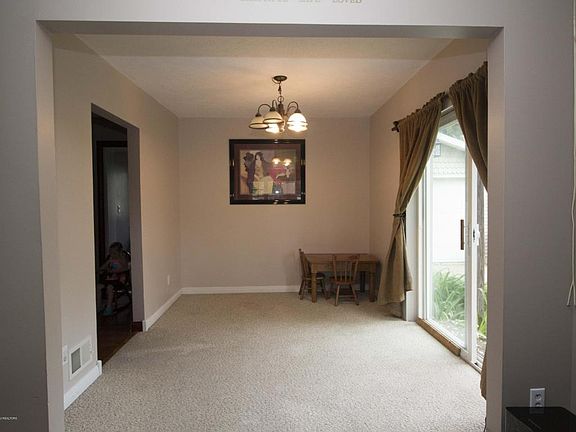5th image of 310 W South St