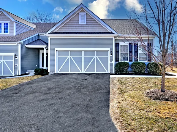 696 Championship Drive #696, Oxford, CT 06478