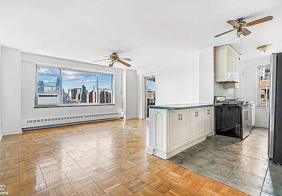 2nd image of 572 Grand St APT G1506