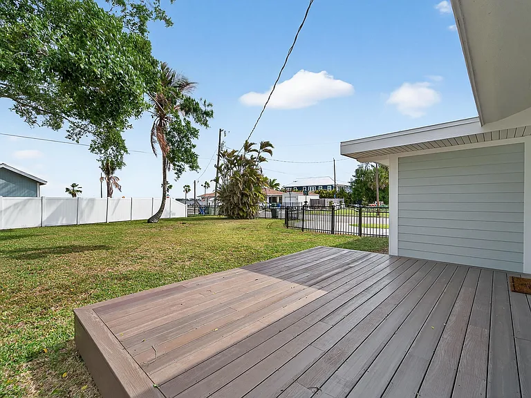 1839 Saint George Dr — Photo 57