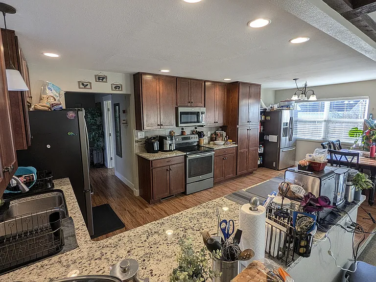 1422 Tesla Dr — Photo 8