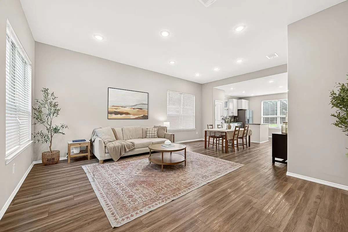 4 bed, 3.0 bath, 1923 sqft, $2,000 — Photo 4