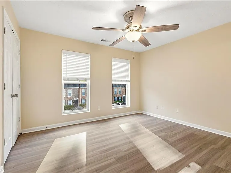 245 Winding River Dr #E — Photo 16
