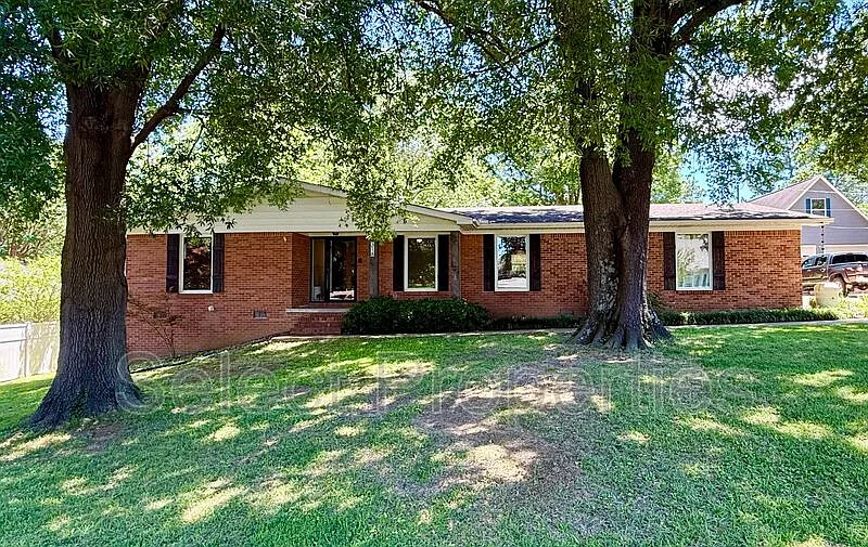 3 bed, 2.0 bath, 2054 sqft, $2,300 — Photo 1