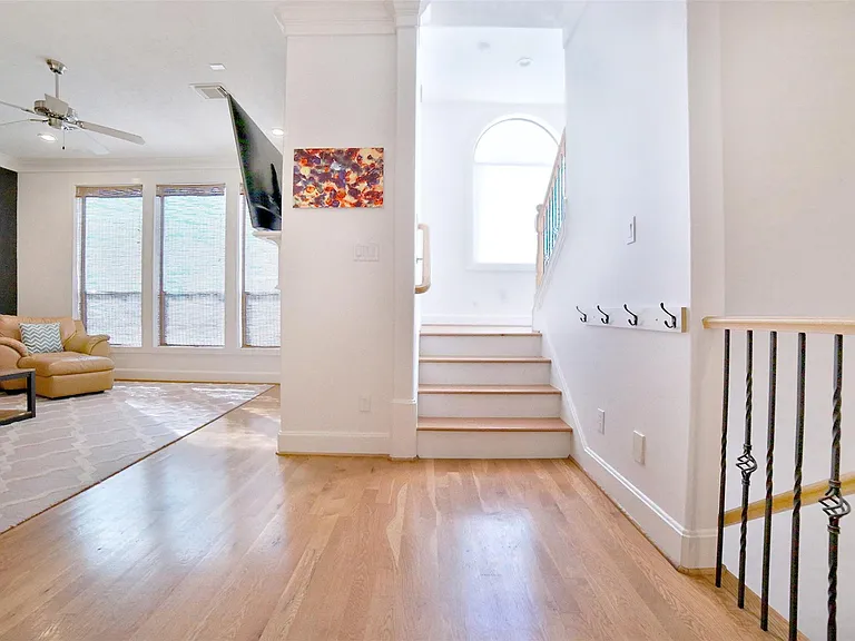 2410 Dorrington St #C — Photo 6