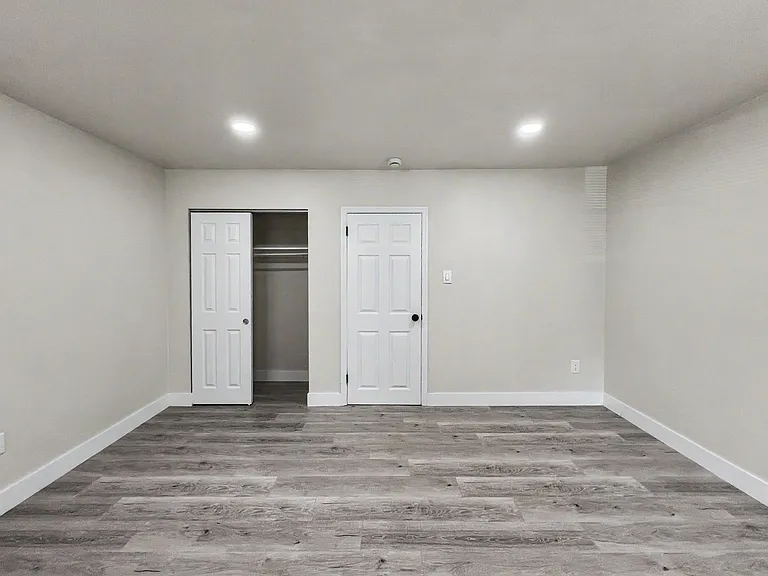 200 E Maple Ave — Photo 47