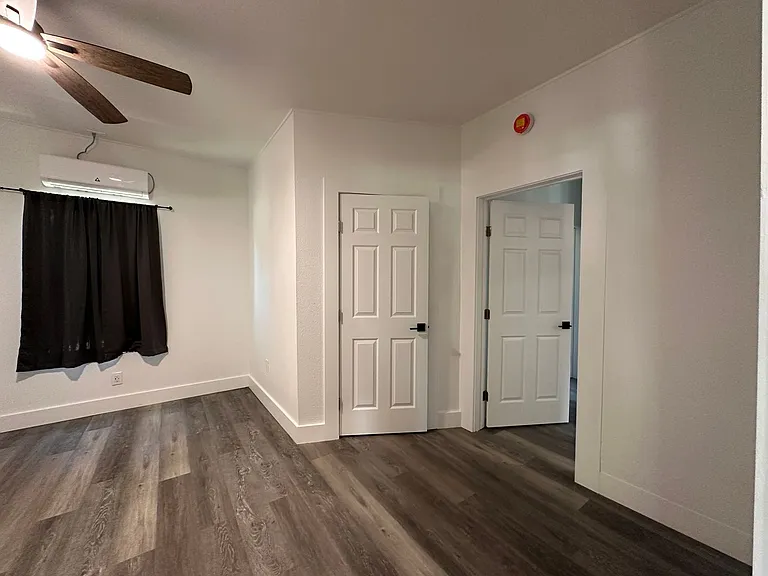 707 Avenue G — Photo 3