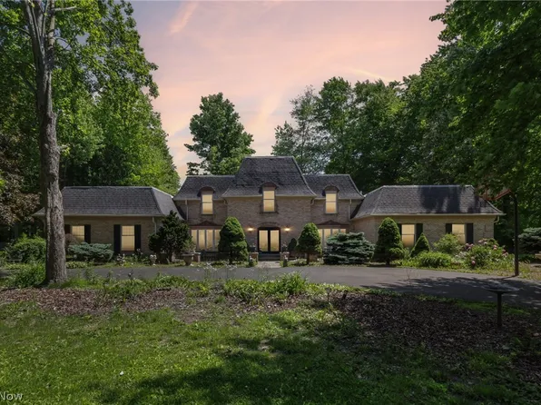 5785 Lamplighter Dr, Girard, OH 44420