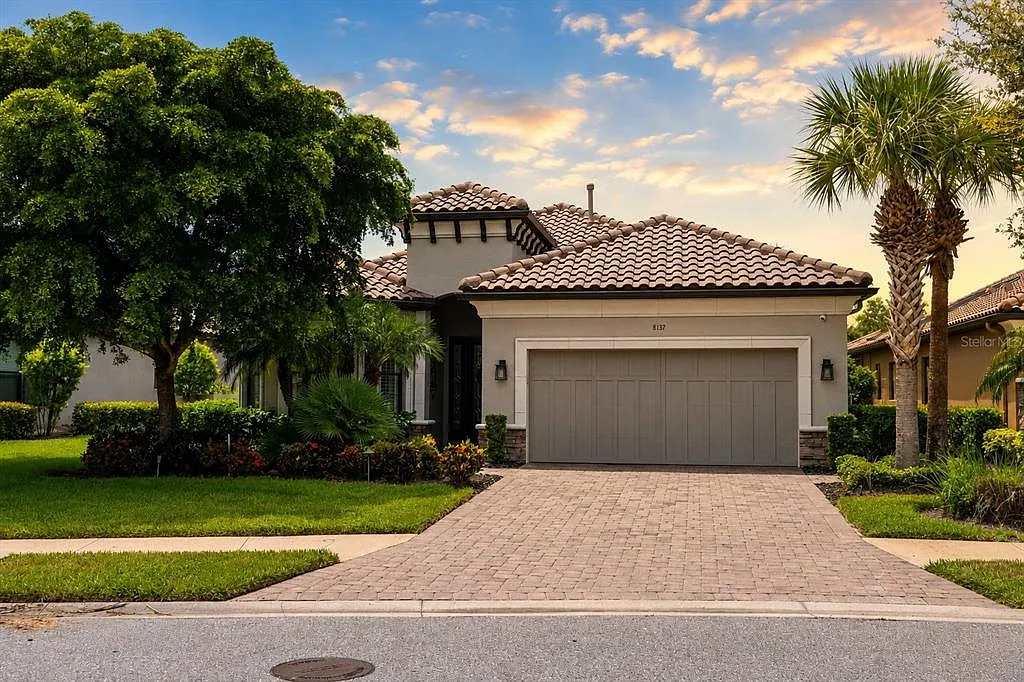 3 bed, 3.0 bath, 2358 sqft, $8,000 — Photo 1