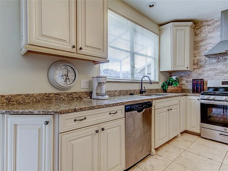 9401 Woodbay Dr — Photo 12