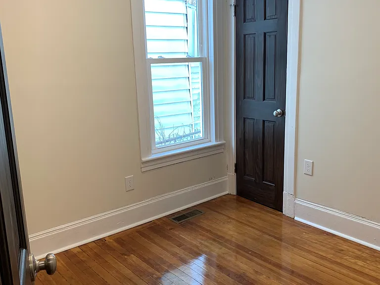 499 Morris St #1 — Photo 9