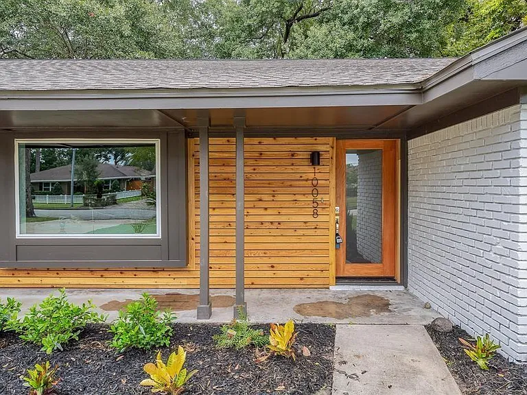 10058 Larston St — Photo 3