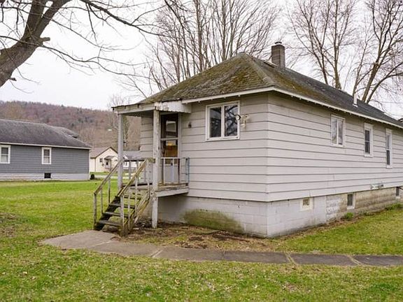 2nd image of 208 Robert St