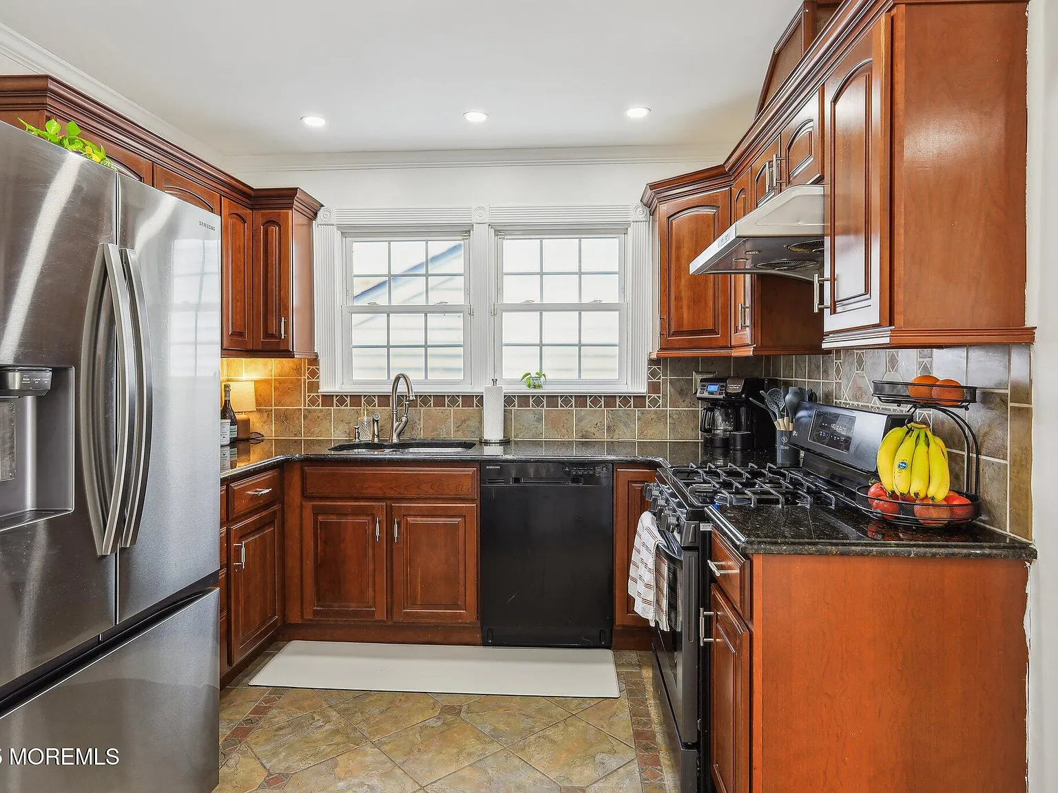 3 bed, $2,400 — Photo 4