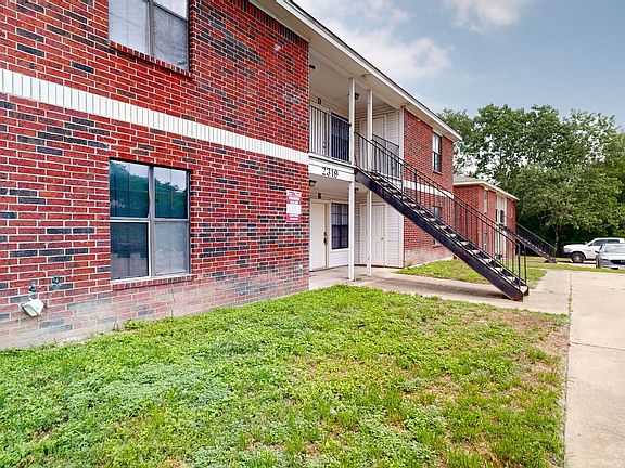 3rd image of 2319 Terrace Dr APT D