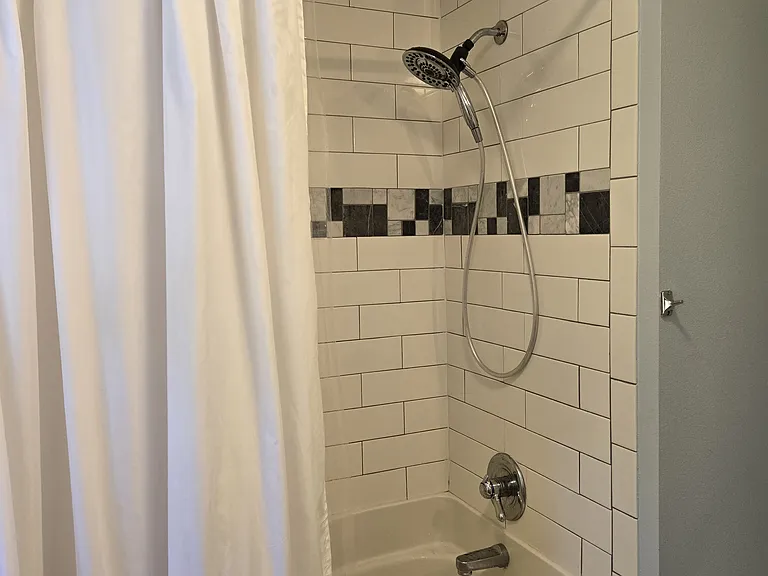 Second-floor bathtub/shower