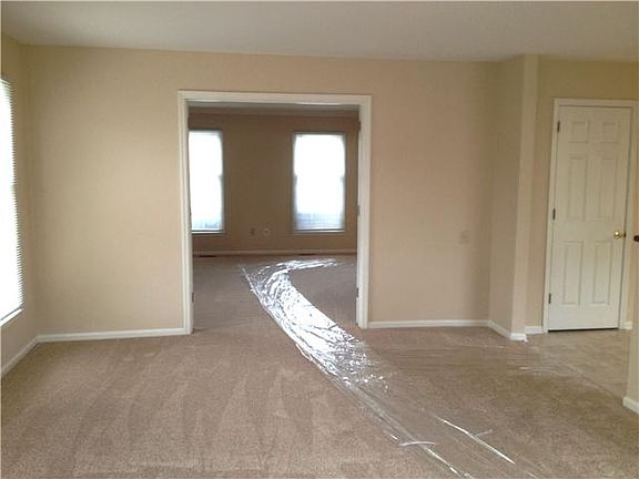 4th image of 308 Vanier Dr