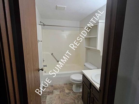 4th image of 913 Brookfield Dr #7