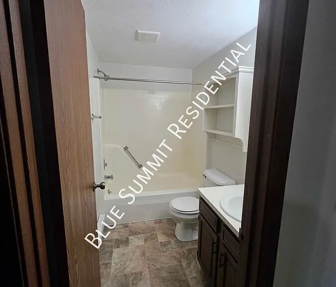 913 Brookfield Dr #7 — Photo 4