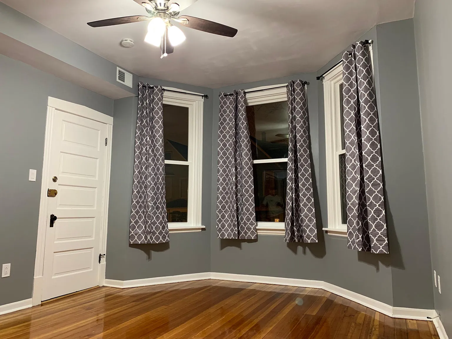 2 bed, 900 sqft, $1,950 — Photo 3