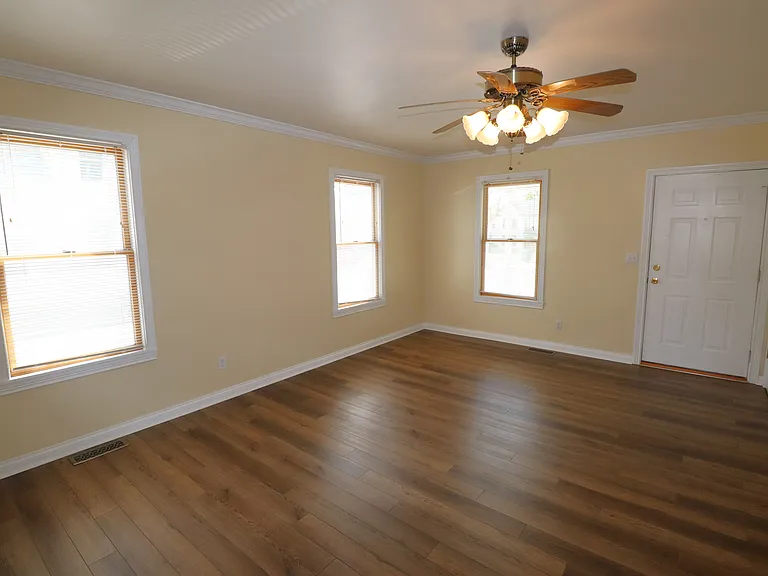 Beautifully Restored Townhouse — Photo 26