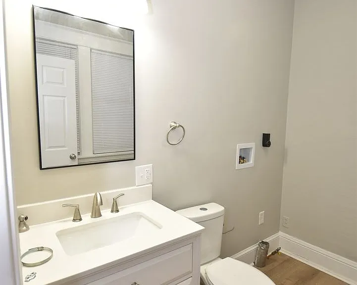 913 E Washington St — Photo 19