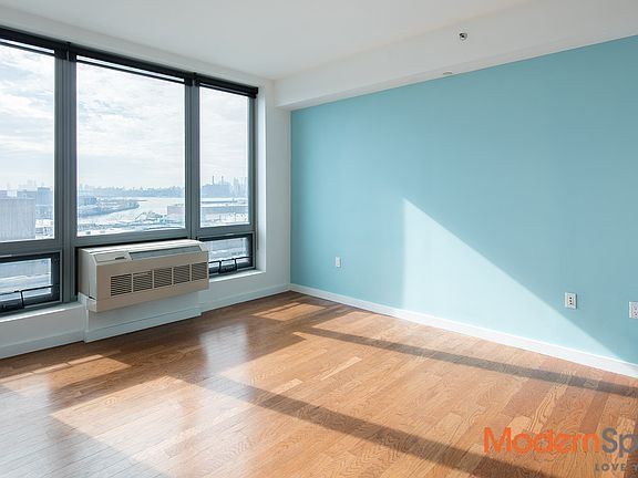 3rd image of 5-49 Borden Ave #G6